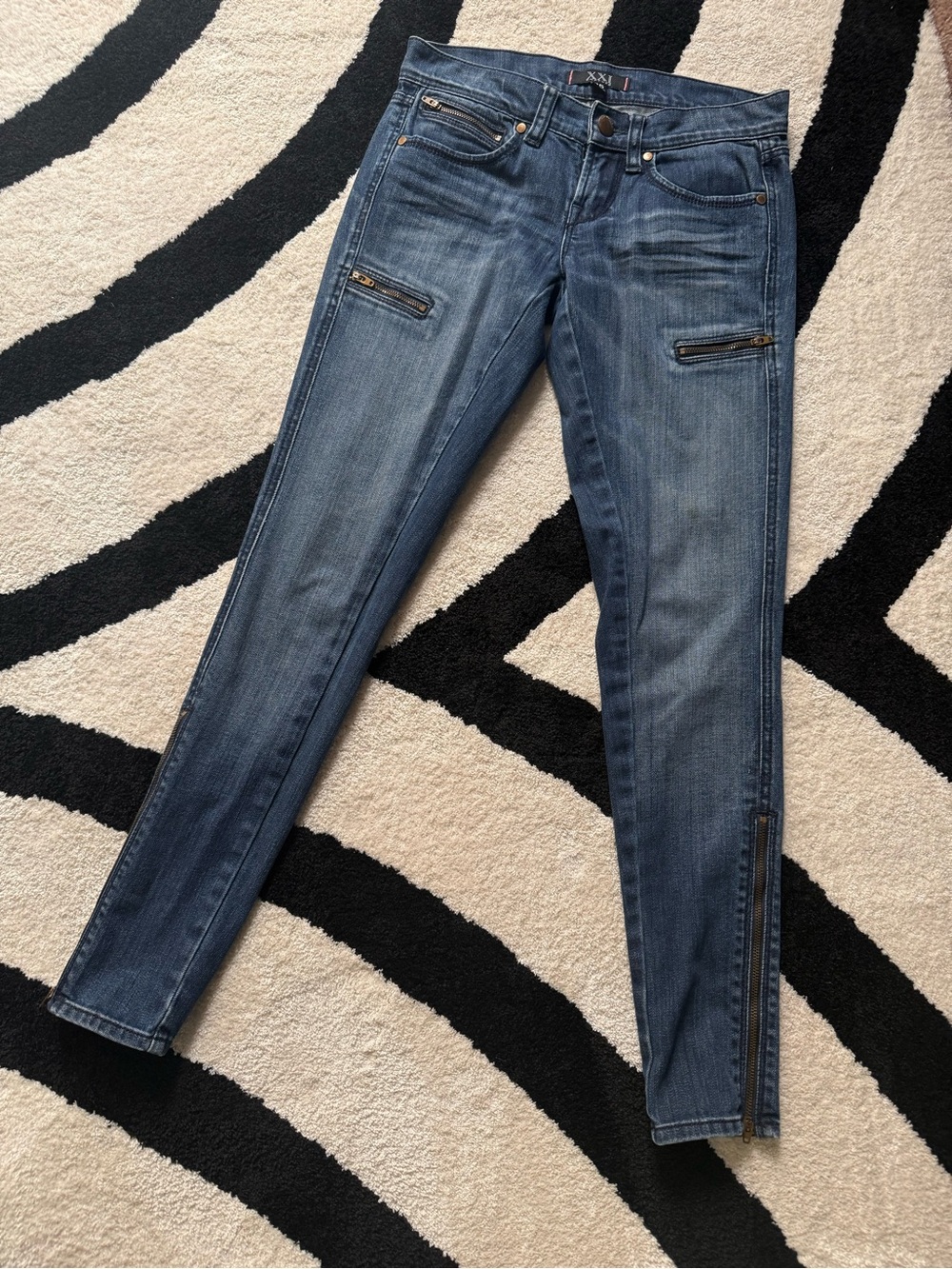 Forever 21 Slim Mid-Wash Blue Women's Zip-Accent Jeans